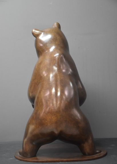 Michel BASSOMPIERRE (1948) Michel BASSOMPIERRE (1948年) 斑驳的青铜熊。失蜡技术。在粘贴下签名。2019年3...