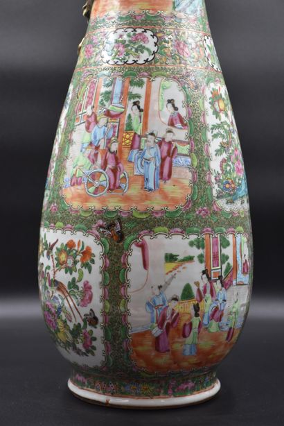 null Canton porcelain vase with animated decorations in reserves. Gilded dragon in...