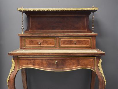 null Napoleon III style ladies desk. French work in veneer and bronze ornaments....