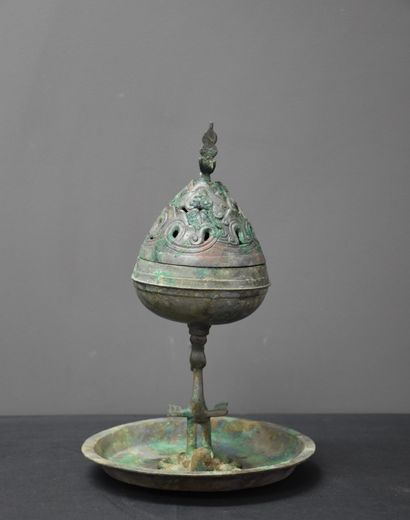 null Perfume burner in bronze of China. Height: 29 cm.
