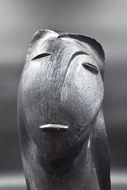null 
Art moderne belge vers 1970. Anonyme. Buste féminin en pierre calcaire sculptée...