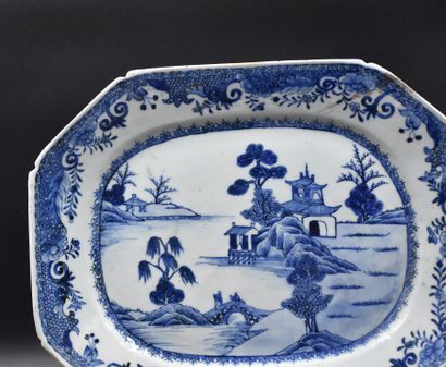 null Lot d’assiettes et plats en porcelaine de Chine XVIII ème siècle. (Accidents,...