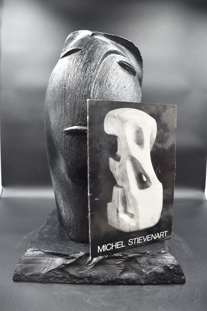 null 
Art moderne belge vers 1970. Anonyme. Buste féminin en pierre calcaire sculptée...