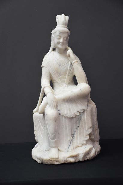 null 
Asian marble sculpture end of the 19th century. Height: 42 cm. Accident to...