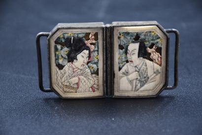 null Japan (1920-1930), worked ivory belt buckle with silver plated metal frame,...