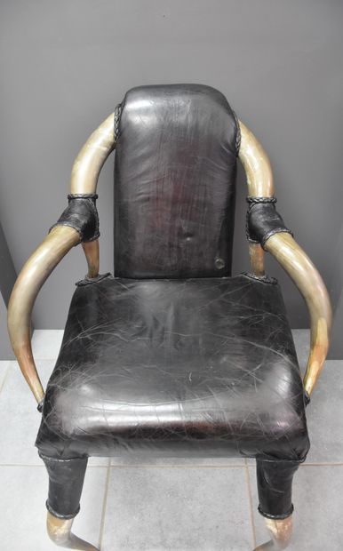 null In the style of Michel HAILLARD, armchair with back and legs in buffalo horn,...