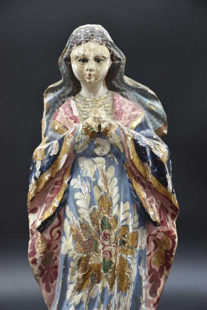 null Virgin in prayer, carved and polychromed wood 18th century. Height : 30 cm....