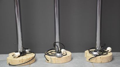 null 一套三盏设计的落地灯，采用模块化联锁的方式。1970年左右，意大利。身高：178、155和130厘米。
