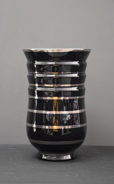 Boch Keramis花瓶，黑底横条的极简主义装饰。高度：27厘米。