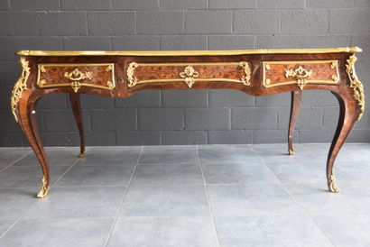 null Exceptional Louis XV style flat desk in precious wood veneer on oak frame. Rich...
