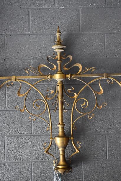 null Art nouveau chandelier in bronze and copper. Height : 130 cm. Width : 135 c...