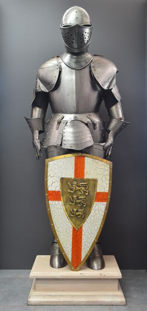 中世纪风格的盔甲，在20世纪中期制造。