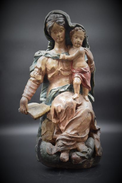 木雕的圣母和儿童，17世纪末/18世纪初。高度：44厘米。
