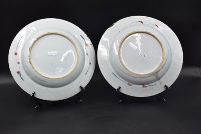 null Pair of porcelain dishes from China 18th century. Diameter : 28 cm.