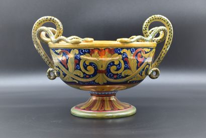 文艺复兴时期的意大利陶器花瓶，1900年左右的作品。总高度：19厘米。包括手柄的...