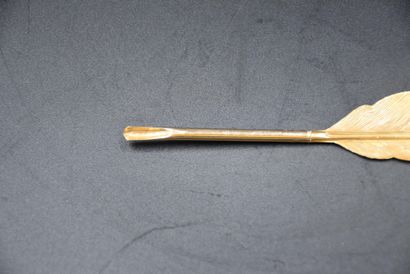 null Writing nib in gold 18 cts Weight : 12 grams XIX th century. Length : 23 cm...