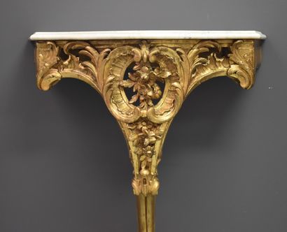 null Gilded wood console and marble shelf Ht : 74 cm Dimensions : 62 x 30 cm.