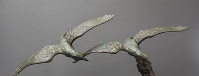 E. TISSOT (XX) E. TISSOT (XX) Group in bronze with green patina. Two seagulls taking...