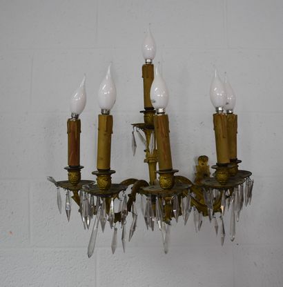 null A pair of Charles X gilt bronze sconces with crystal pendants. Net height :...