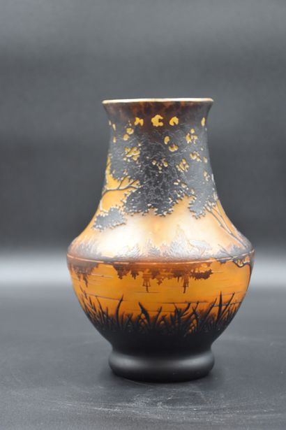 Antonin DAUM (1864-1930)., Antonin DAUM (1864-1930). Art nouveau vase in multi-layered...