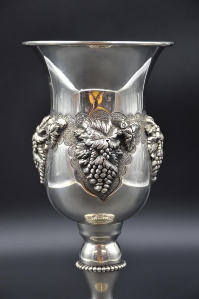 null Chalice in sterling silver 925 with grapevines decoration, inside in vermeil,...