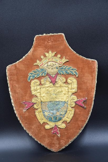 null Coat of arms / heraldry : Pair of embroidered coats of arms XVIII th century....