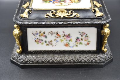 null Napoleon III period box with porcelain plates richly decorated with romantic...