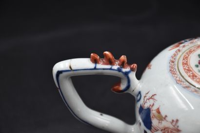 null 中国18世纪的瓷器茶壶。(小事故)。高度：11厘米。