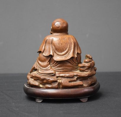 null Laughing Buddha in bamboo from China. Height: 11 cm. Total height: 13 cm.