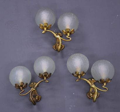 null Series of 6 art nouveau sconces in bronze with two luminous globes. Height :...