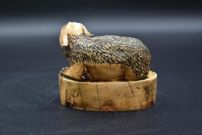 null Cachet chinois en ivoire sculpté XIX ème représentant un chien de Fô couché,...