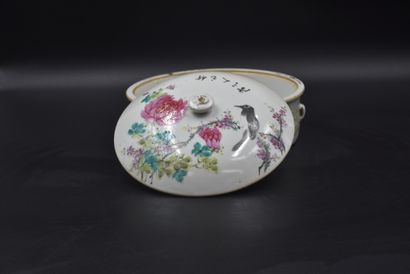 null Terrine couverte en porcelaine de Chine XIX ème siècle. Diamètre : 22 cm.