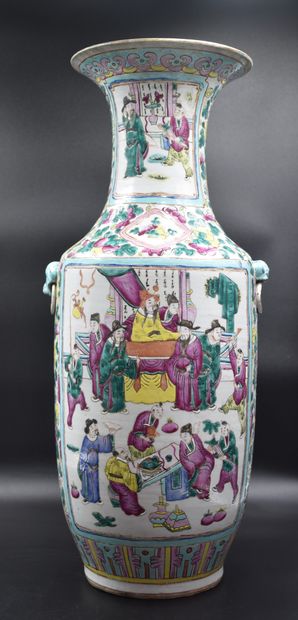 null 一对19世纪的中国瓷器花瓶。颈部和手柄的事故）。 高度：60厘米。