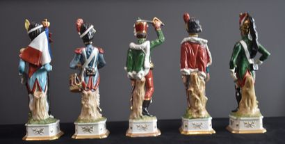 null Collection de soldats en porcelaine représentant Napoléon et ses officiers....