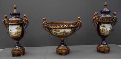 null Impressive French porcelain set in the Sèvres style richly decorated with bronzes....