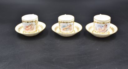 null Lot de porcelaines de Sèvres composé d'un plat rectangulaire à décor romantique...