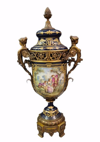 null Impressive French porcelain set in the Sèvres style richly decorated with bronzes....