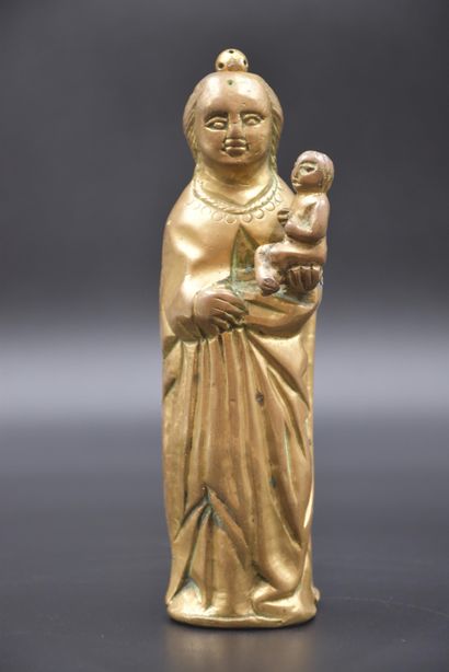 null 罕见的哥特式时期的青铜小圣母和儿童。高度：15厘米。