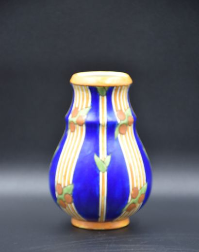 Boch Keramis花瓶，装饰有水平带和风格化的桂冠。D.786高：18.5...