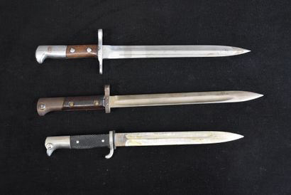 null Lot of three bayonets including: a Czech type VZ24 1946, a German parade WW2...