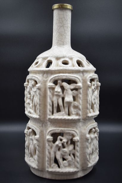 null Pair of cracked ceramic bottles with openwork facets. Height : 43 cm.