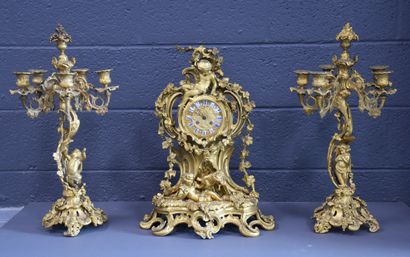 null Rocaille style gilt bronze trim with putti decoration. Napoleon III period....