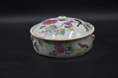 null Chinese porcelain covered tureen from the 19th century. Diameter : 22 cm.