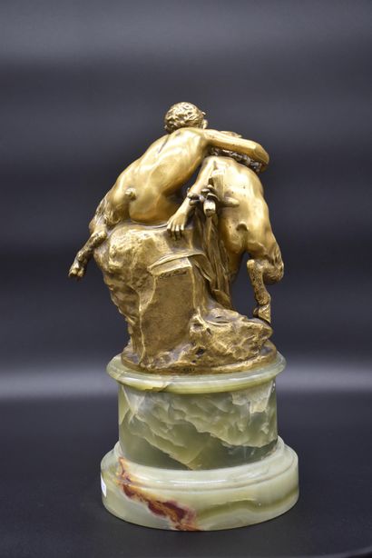 Raoul LARCHE ( 1860-1912)., 拉乌尔-拉奇（1860-1912）。池塘脚下的动物们。美丽的镀金青铜器，创始人Siot Paris。底座...