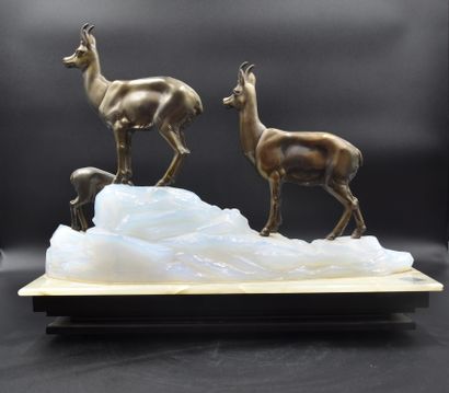 null Art deco sculpture as a lamp : Chamois in regula on opalescent rock. Missing...