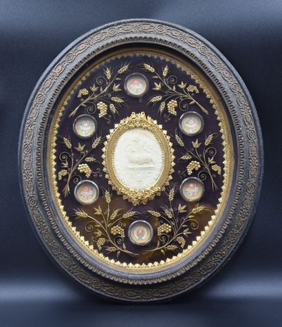 null Oval reliquary frame XIX th century containing 6 relics. S.Adriani S.Fredericiep...