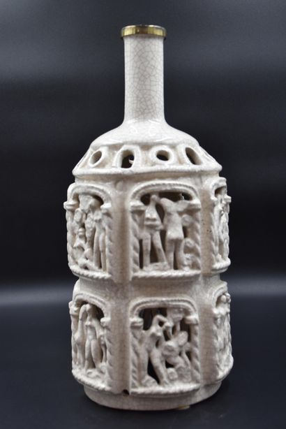 null Pair of cracked ceramic bottles with openwork facets. Height : 43 cm.