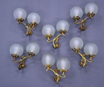 null Series of 6 art nouveau sconces in bronze with two luminous globes. Height :...