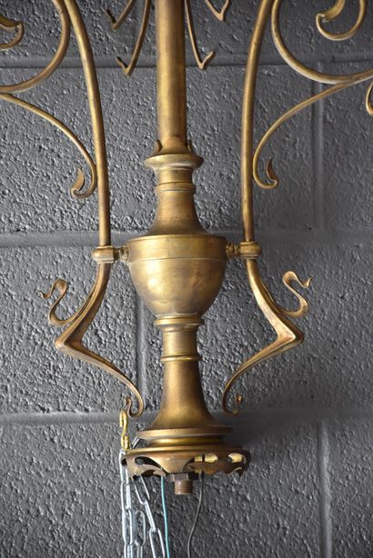 null Art nouveau chandelier in bronze and copper. Height : 130 cm. Width : 135 c...