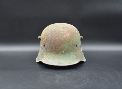 null Militaria. WW1 lot including a French army leg prosthesis and a German helmet...